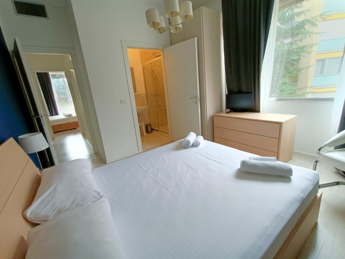 Ferienwohnung Joivy Elegant Flat For 6 With 2 Balconies Mailand Exterior foto