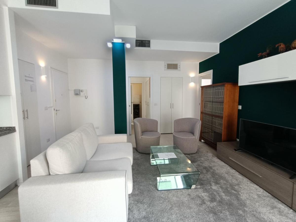 Ferienwohnung Joivy Elegant Flat For 6 With 2 Balconies Mailand Exterior foto