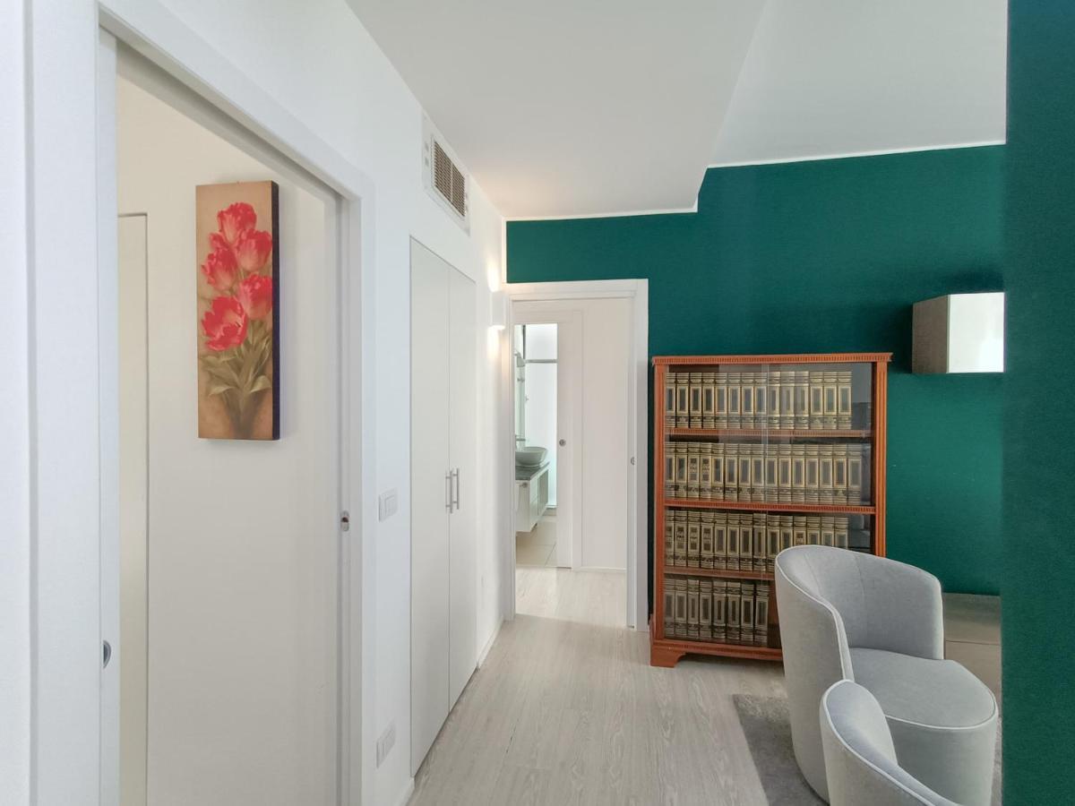 Ferienwohnung Joivy Elegant Flat For 6 With 2 Balconies Mailand Exterior foto