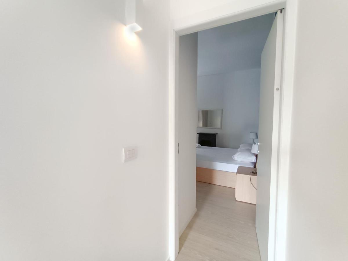 Ferienwohnung Joivy Elegant Flat For 6 With 2 Balconies Mailand Exterior foto