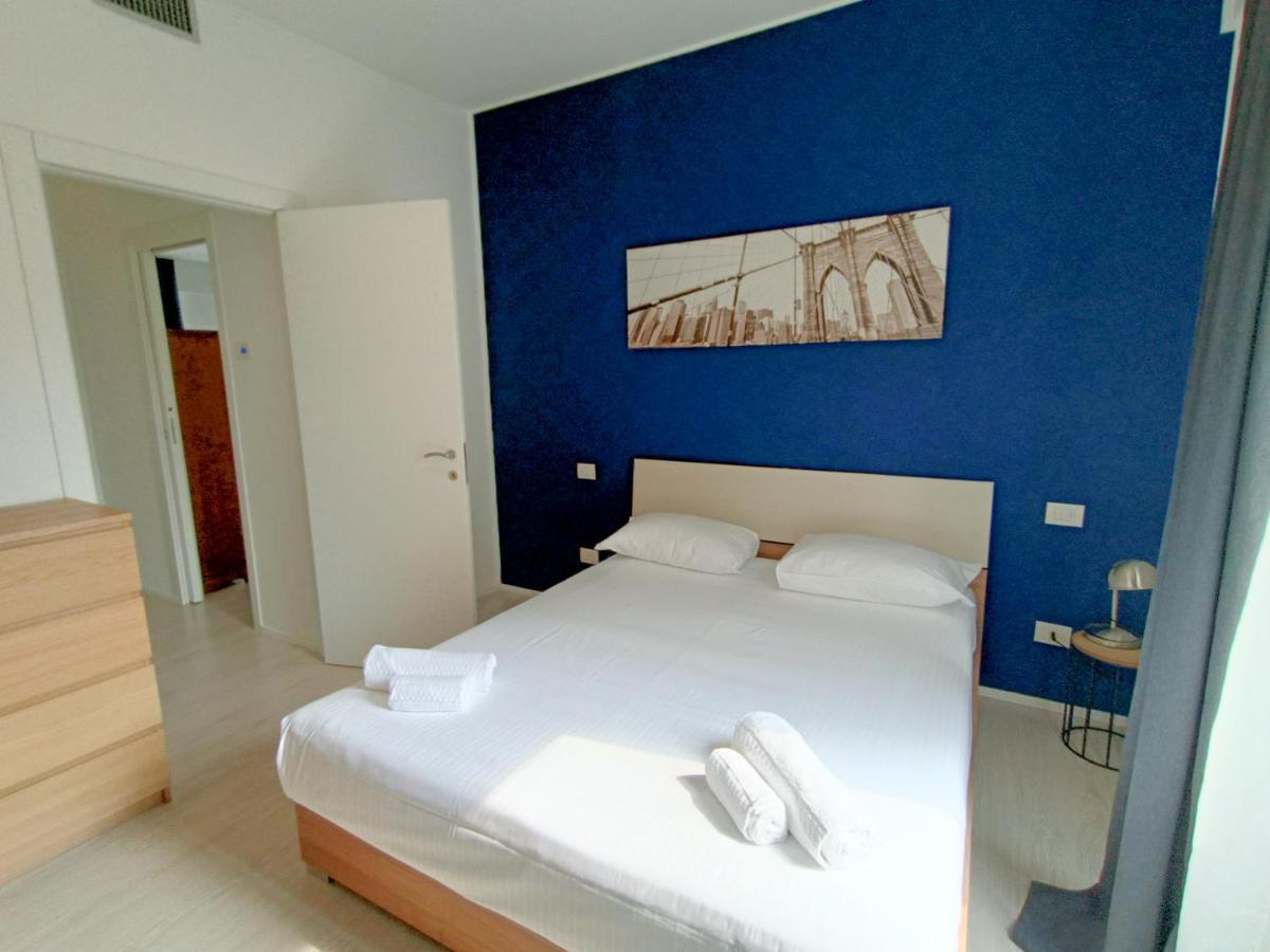 Ferienwohnung Joivy Elegant Flat For 6 With 2 Balconies Mailand Exterior foto